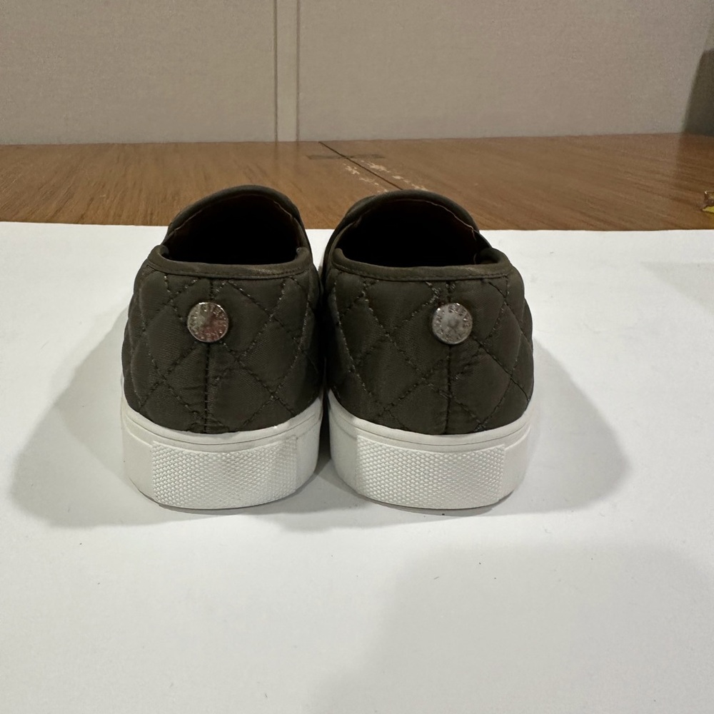 STEVE MADDEN Endell Olive Slip Ons Size 7.5 - Picture 3 of 8